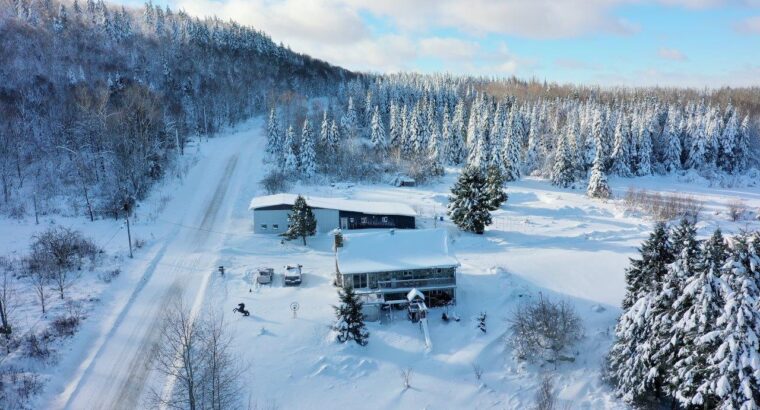 Audet (Estrie) : Domaine de 152 acres, érablière