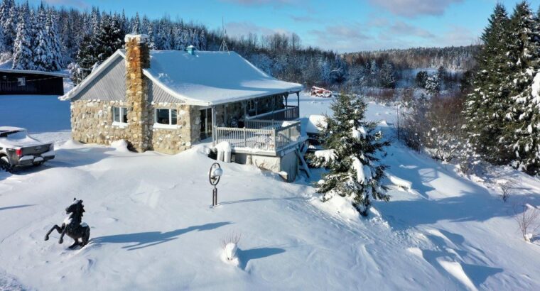 Audet (Estrie) : Domaine de 152 acres, érablière